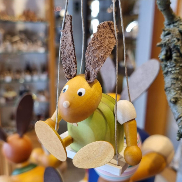 Drechslerei Martin - Hase auf Schaukel grün, klein